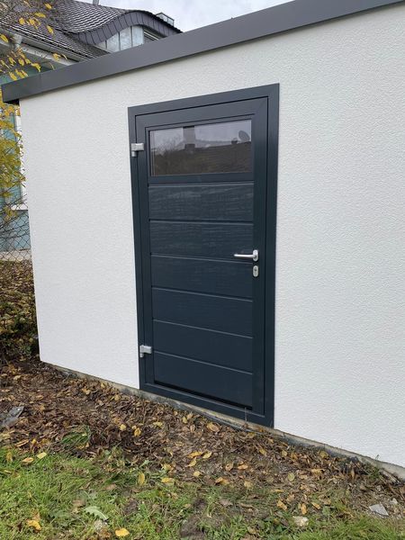 Nebentüre Hörmann in anthrazit mit klarglas Fenster im oberen Drittel